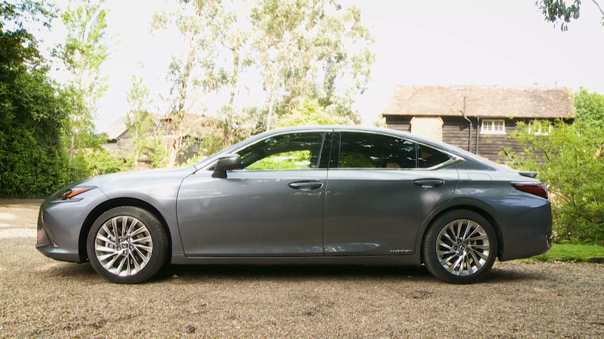 300h 2.5 4dr CVT Premium Edition